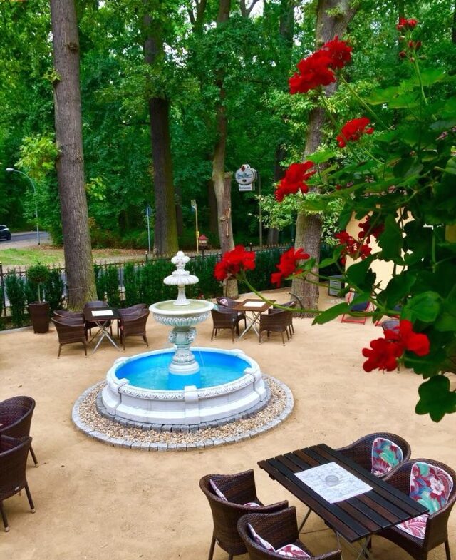 Brunnen Geranien laufendes Restaurant zu verpachten im Hotel