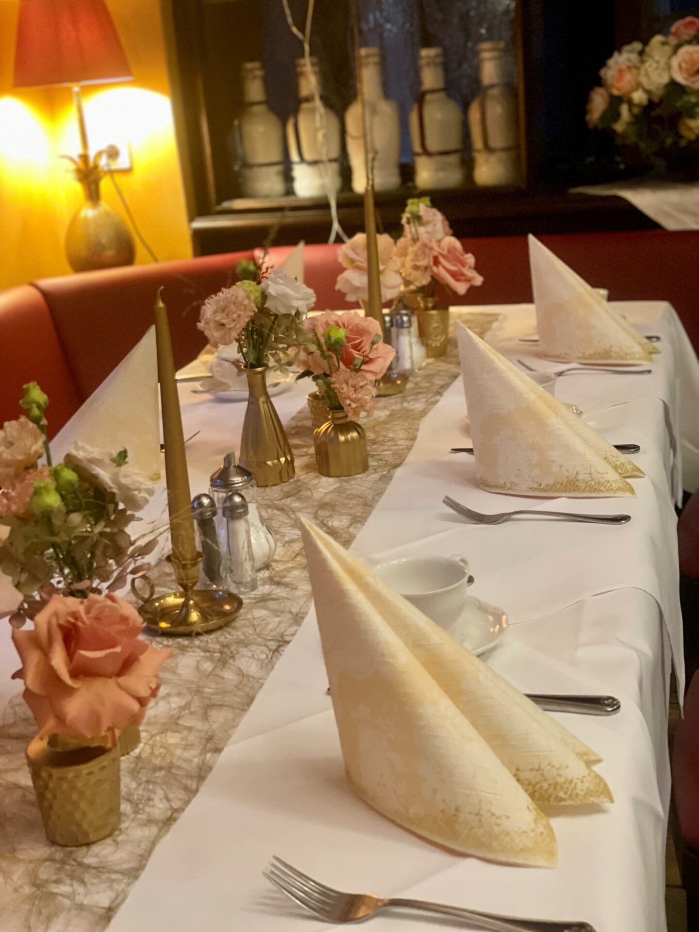 Kaffeetafel Gold laufendes Restaurant zu verpachten im Hotel