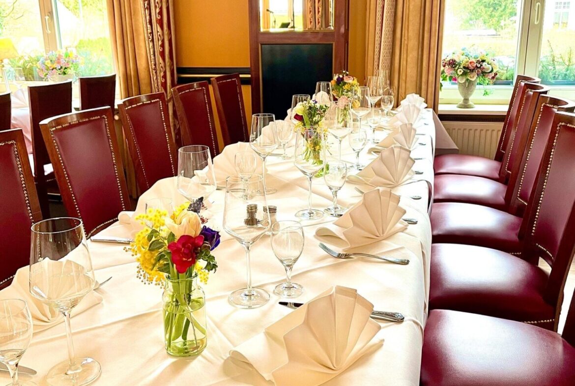 Saal 8 laufendes Restaurant zu verpachten im Hotel