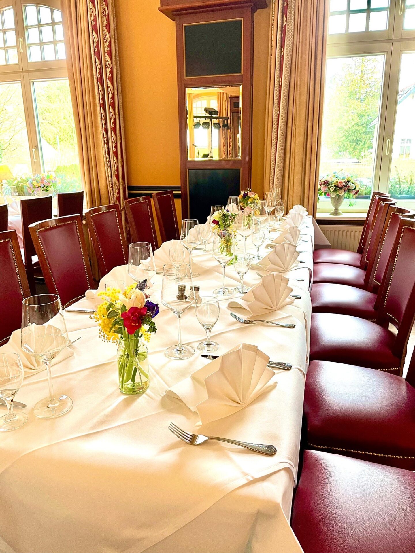 Saal 8 laufendes Restaurant zu verpachten im Hotel