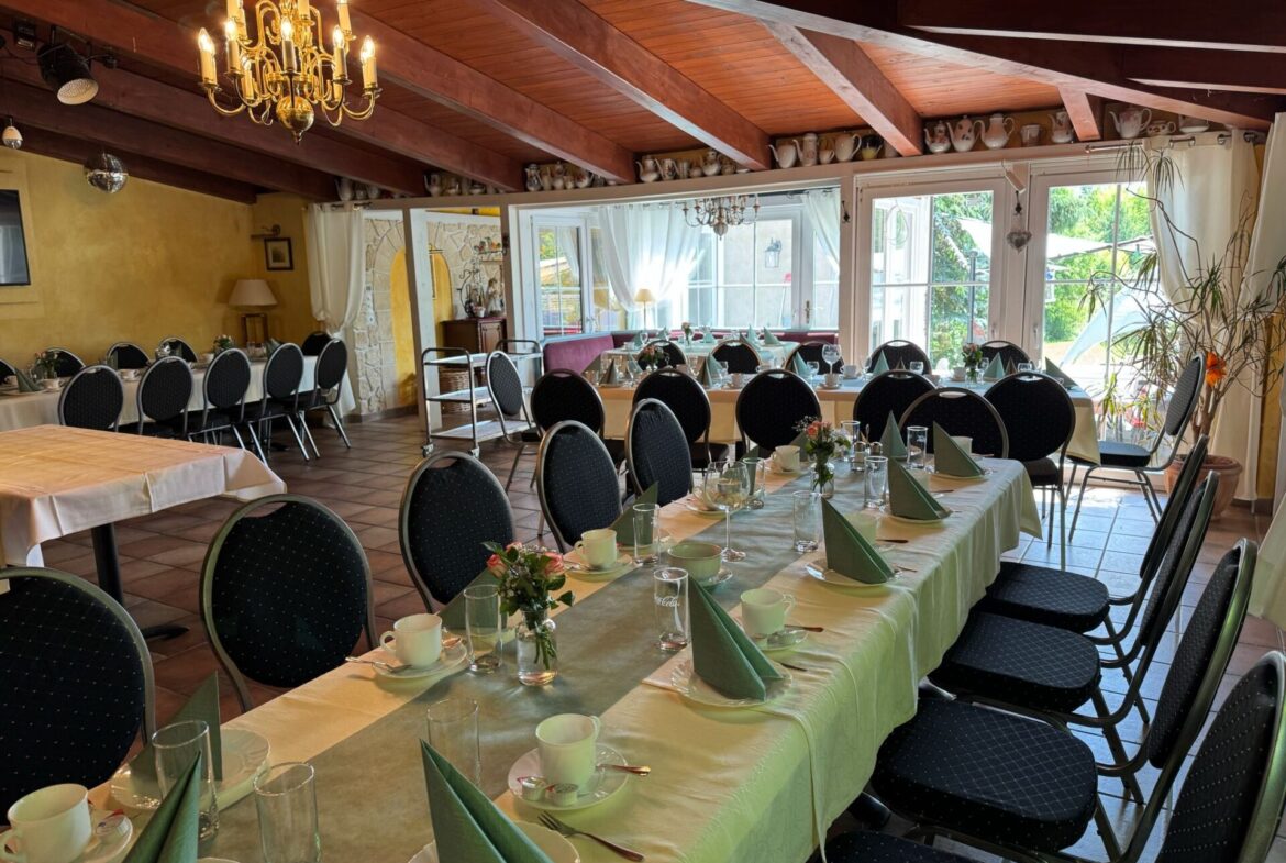 Festsaal1HG Vielseitig nutzbare Immobilie im Gastgewerbe mit Hotelzimmern, Restaurant und Festsaal in Halle-Saale