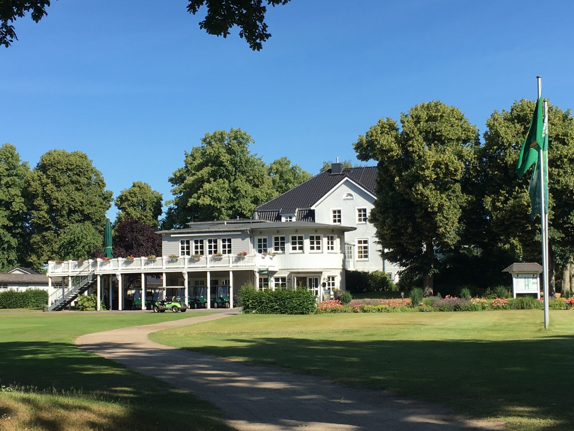 Clubhaus 2018 Juni (13) Golf-Club Gut Grambek e.V. sucht einen neuen Pächter (m/w/d) für das Clubrestaurant ab sofort bis spätestens zum 01.04.2027